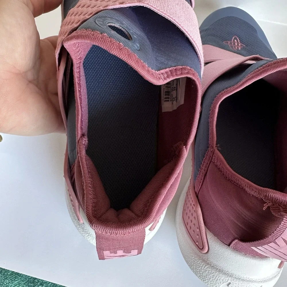 Nike Haurache Girl's 7Y Pink Extreme Athletic Shoes AQ0575-400 Sneakers Women 9